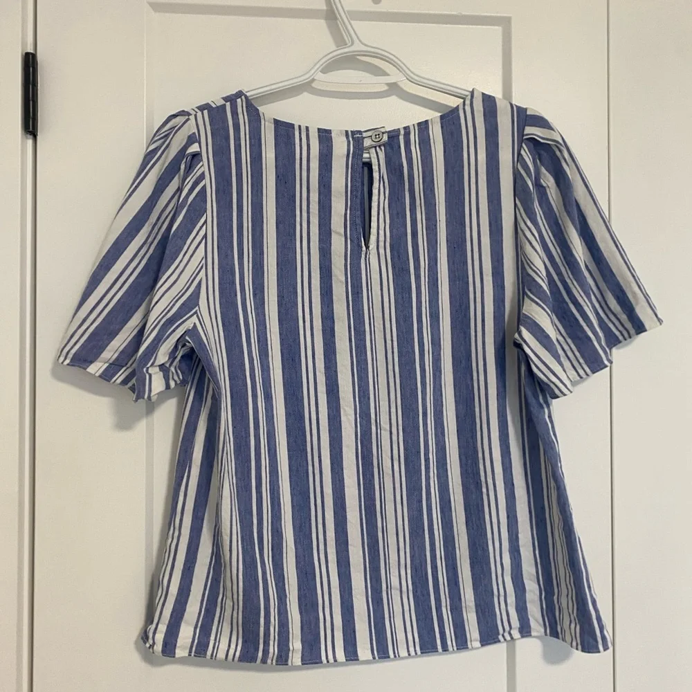 CAbi 5343 Wing Top Blue White Striped Linen Blend Blouse Crop Keyhole Size Small - Picture 9 of 10